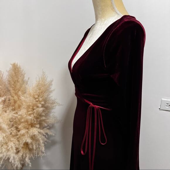 JENNI YOO Velvet Edi V-Neck Midi Dress Size 0 in Dark Berry - Picture 8 of 9